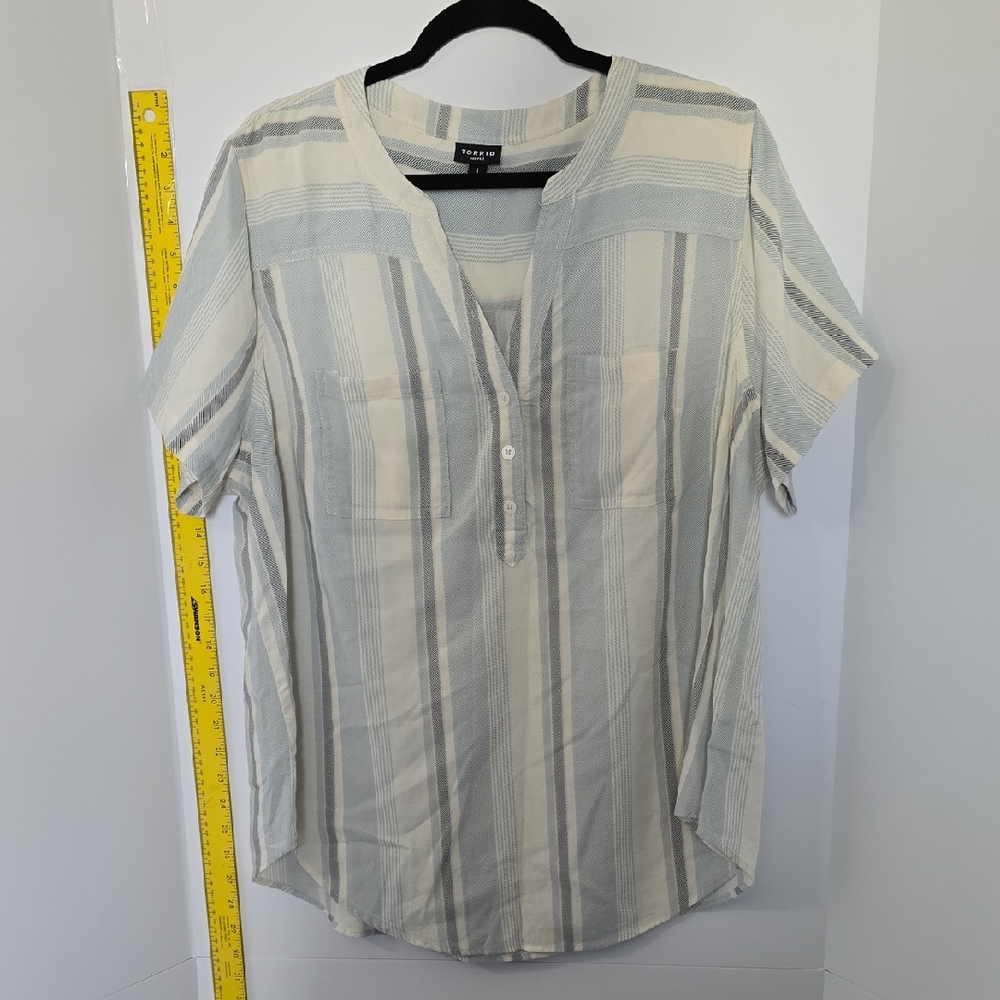 Torrid Size 16 Cream, Blueand Gray Blouse